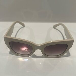 NWOT Quay Notorious Sunglasses
